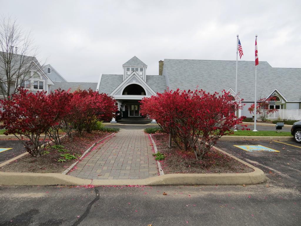 Riverside Resort And Conference Centre French Village Экстерьер фото