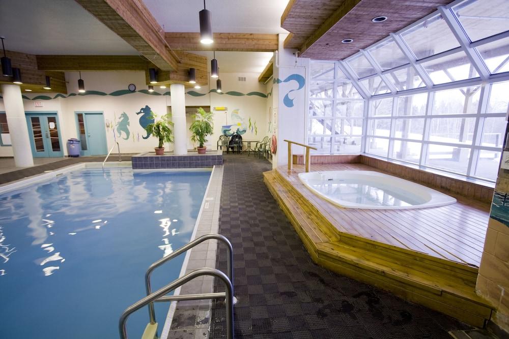 Riverside Resort And Conference Centre French Village Экстерьер фото
