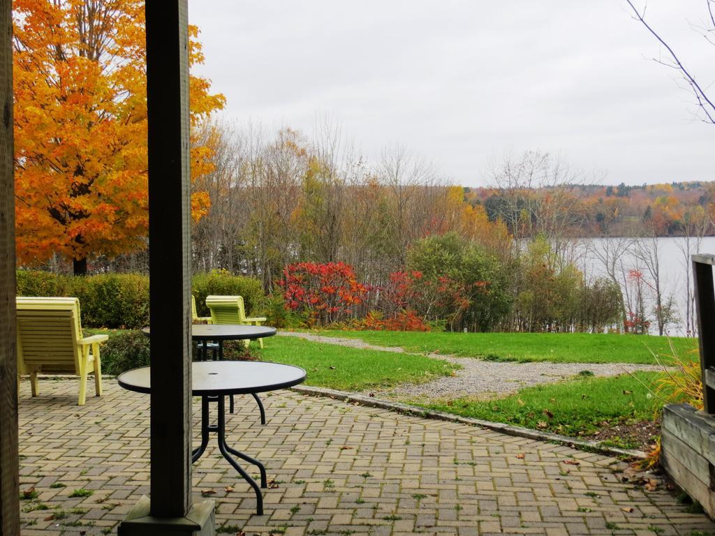 Riverside Resort And Conference Centre French Village Экстерьер фото